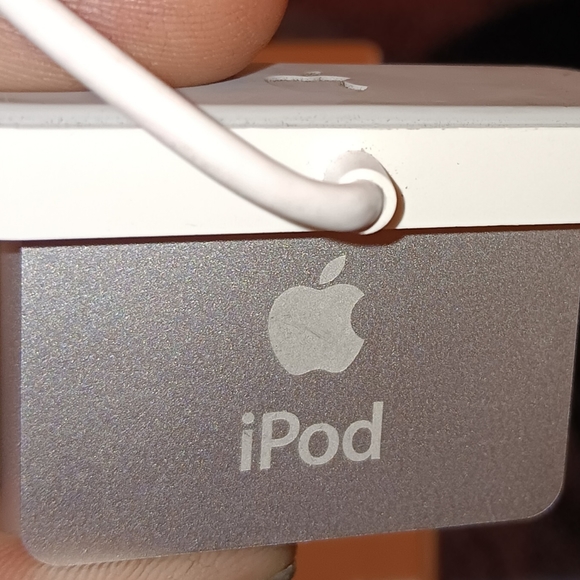 Ipod Shuffle - Picture 4 of 8